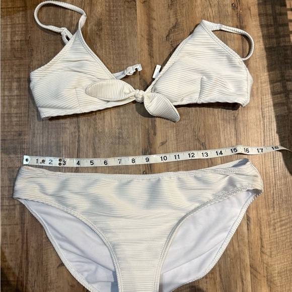 Elegant Cream Bikini Set - Picture 2 of 4